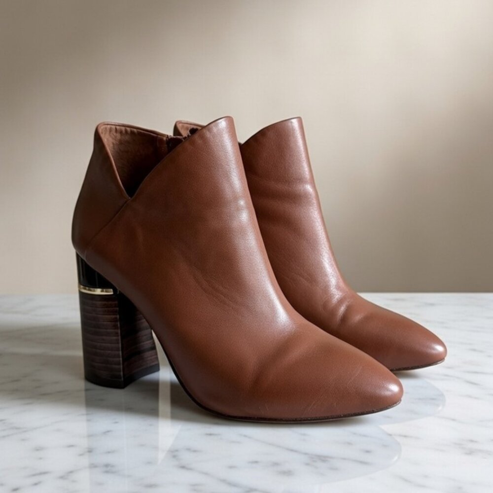 Antonio Melani Sofie Cognac Leather V-Cut Ankle Boots Block Gold Heel Bootie 7M